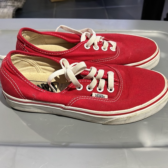 Red vans - Picture 4 of 5